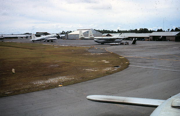 1965: Kuching - RAF Hastings of 48 Sqn and RAF Argosy of 215 Sqn